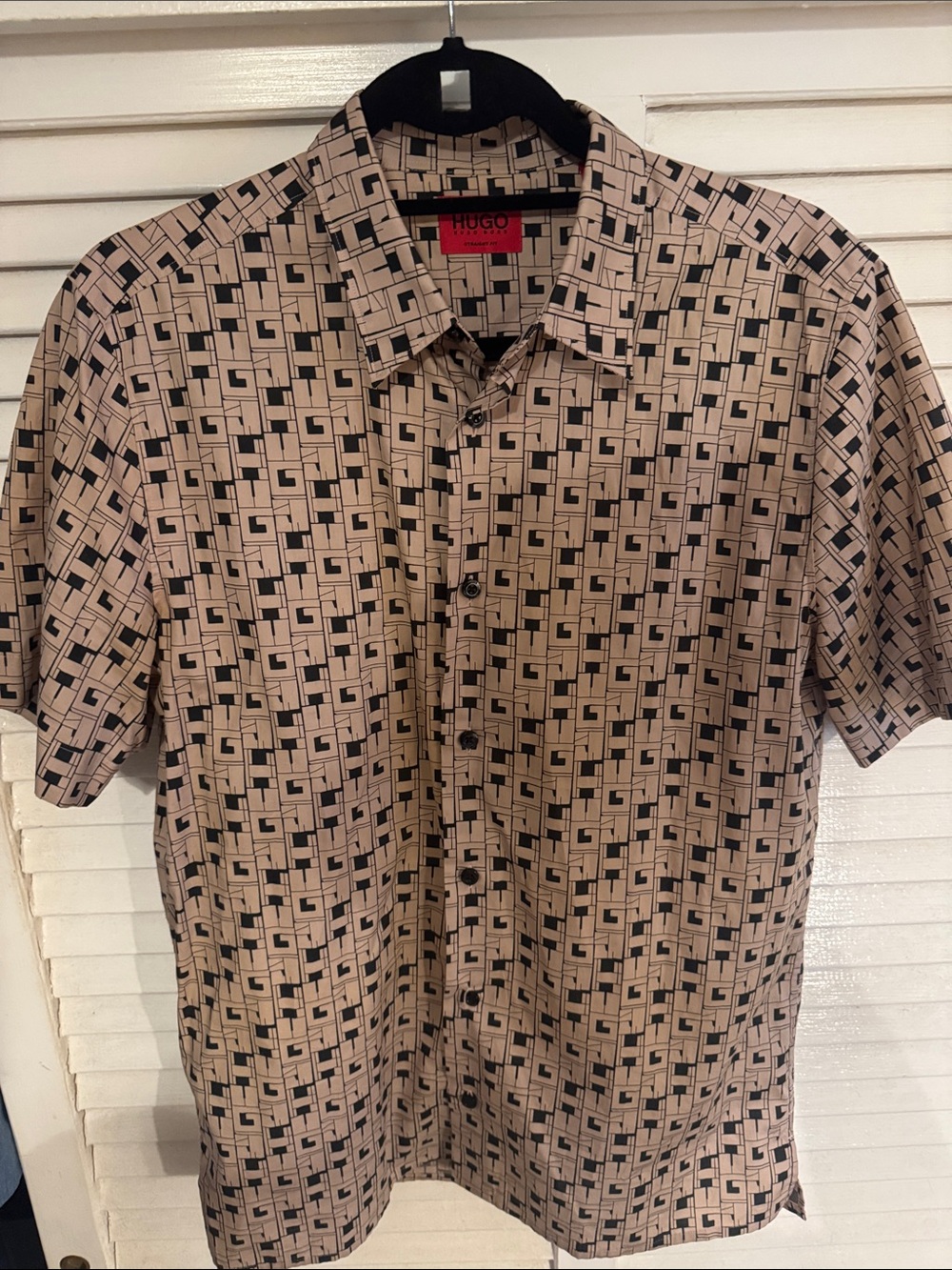 HUGO Beige Short-Sleeve Button-Down Shirt with Black Geometric Print